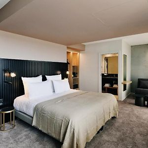 Junior Suite 1 King 1 Single Beds